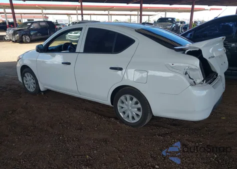 2015 Nissan Versa 1.6 S+ z USA, uszkodzony, nr VIN 3N1CN7AP8FL879930